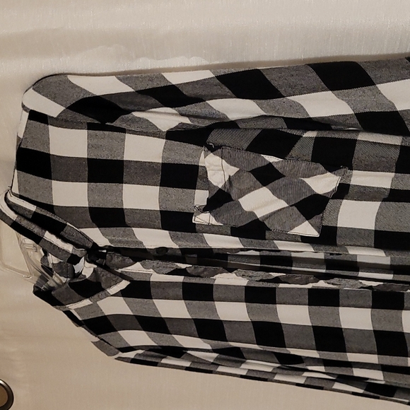 Womens size 4-6, Black and white flannel new - Picture 2 of 3